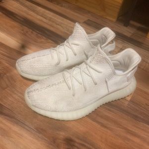Mens Cream/Triple White Yeezy 350s.